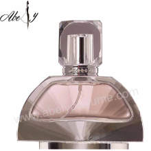 Bouteille de parfum en cristal à la marque sur mesure